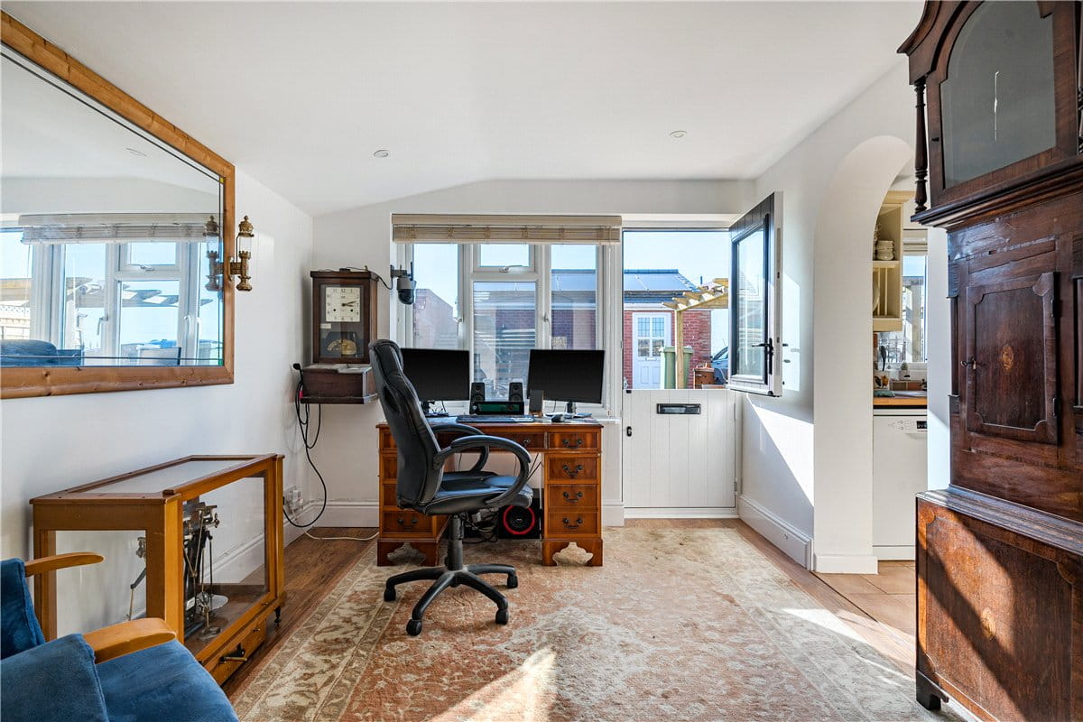 2 bedroom cottage, Broad Street, Beechingstoke SN9 - Available