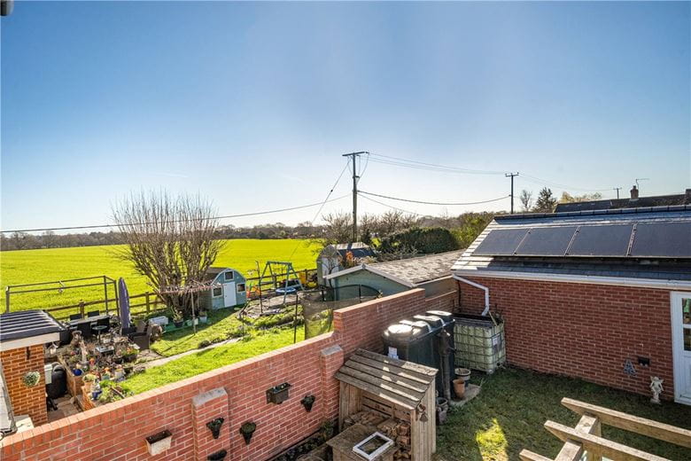 2 bedroom cottage, Broad Street, Beechingstoke SN9 - Available