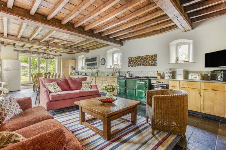 6 bedroom house, The Green, Calne SN11 - Available