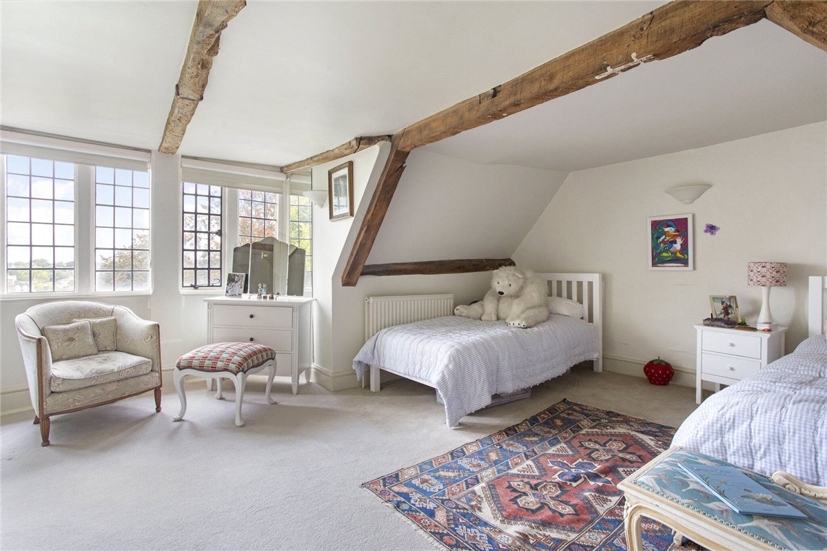 6 bedroom house, The Green, Calne SN11 - Sold