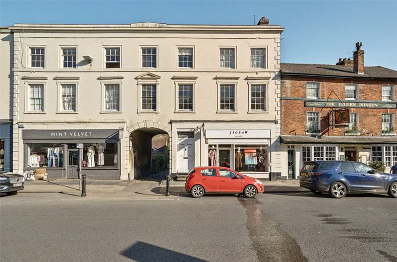 1 bedroom flat, High Street, Marlborough SN8 - Available