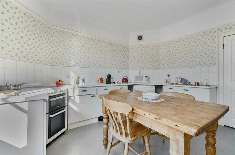 1 bedroom flat, High Street, Marlborough SN8 - Available