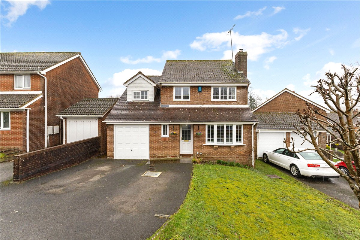 4 bedroom house, Davies Close, Marlborough SN8 - Available