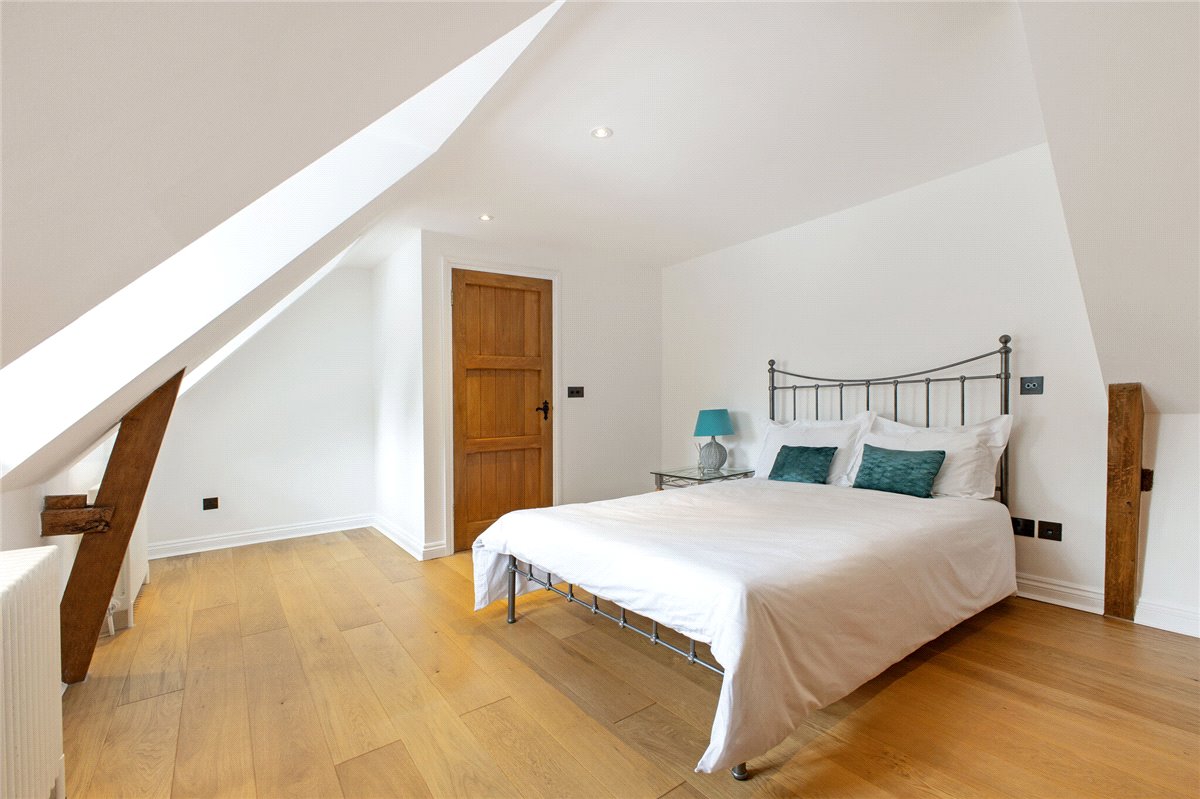 4 bedroom house, Broome Manor Lane, Swindon SN3 - Sold STC