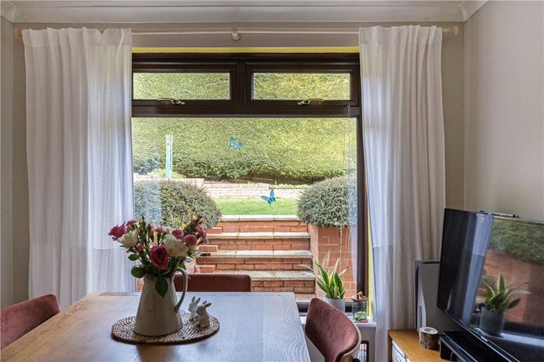 4 bedroom house, Hughes Close, Marlborough SN8 - Available