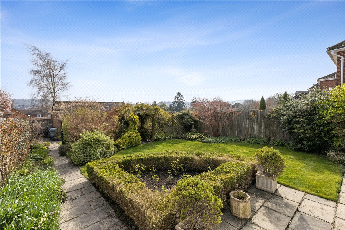 3 bedroom house, Back Lane, Marlborough SN8 - Available