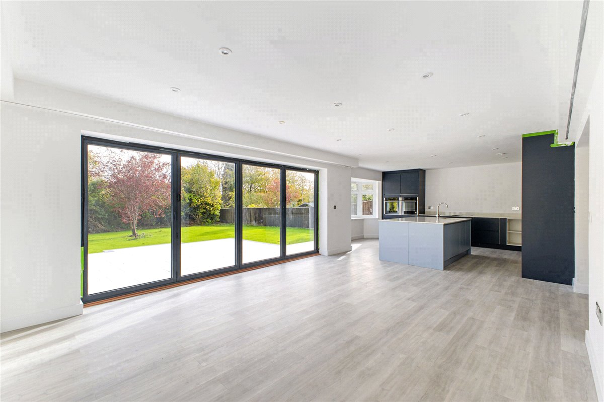 5 bedroom house, Manor Road, Sherborne St. John RG24 - Available