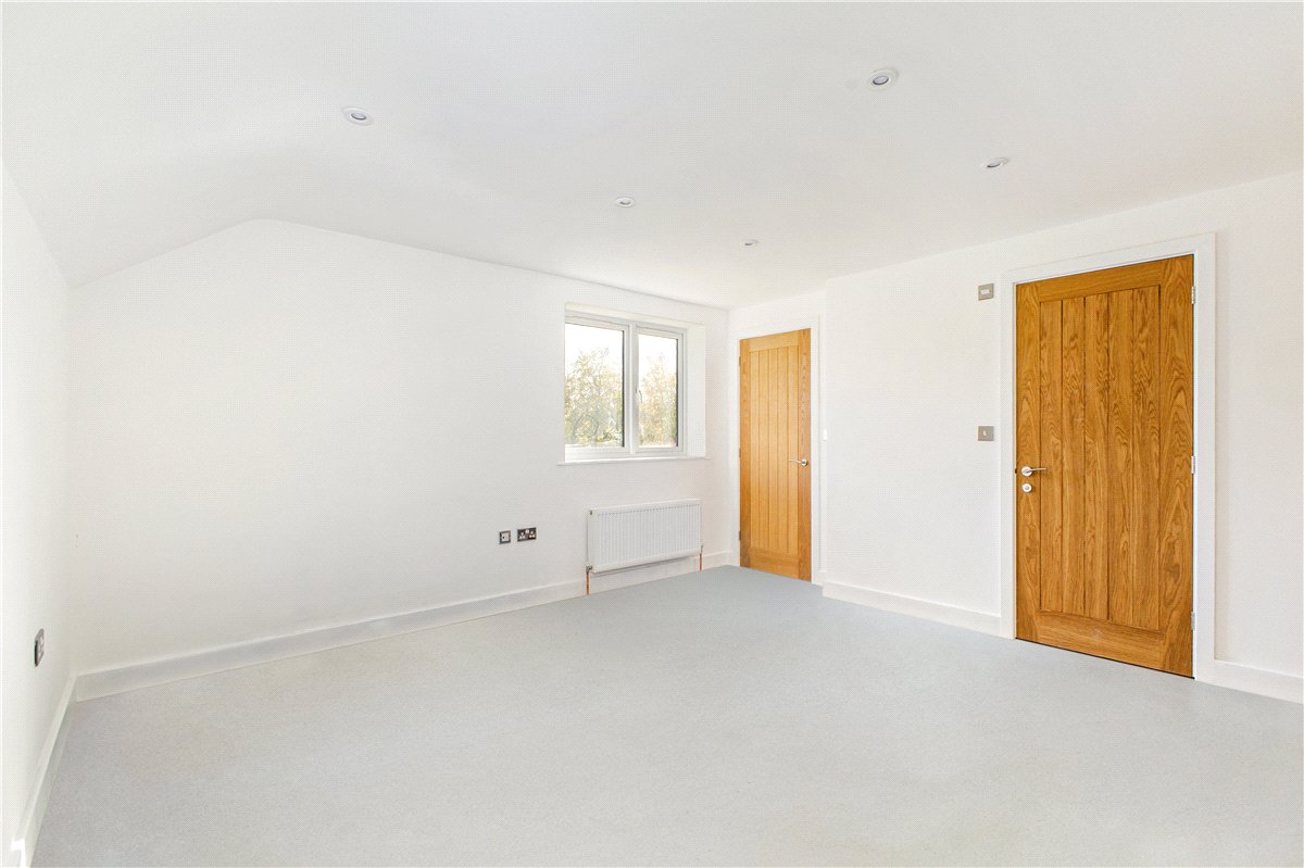 5 bedroom house, Manor Road, Sherborne St. John RG24 - Available