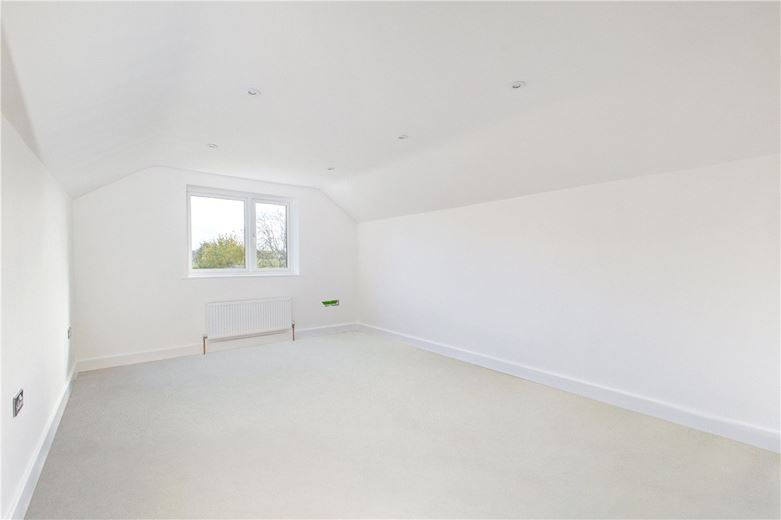 5 bedroom house, Manor Road, Sherborne St. John RG24 - Available