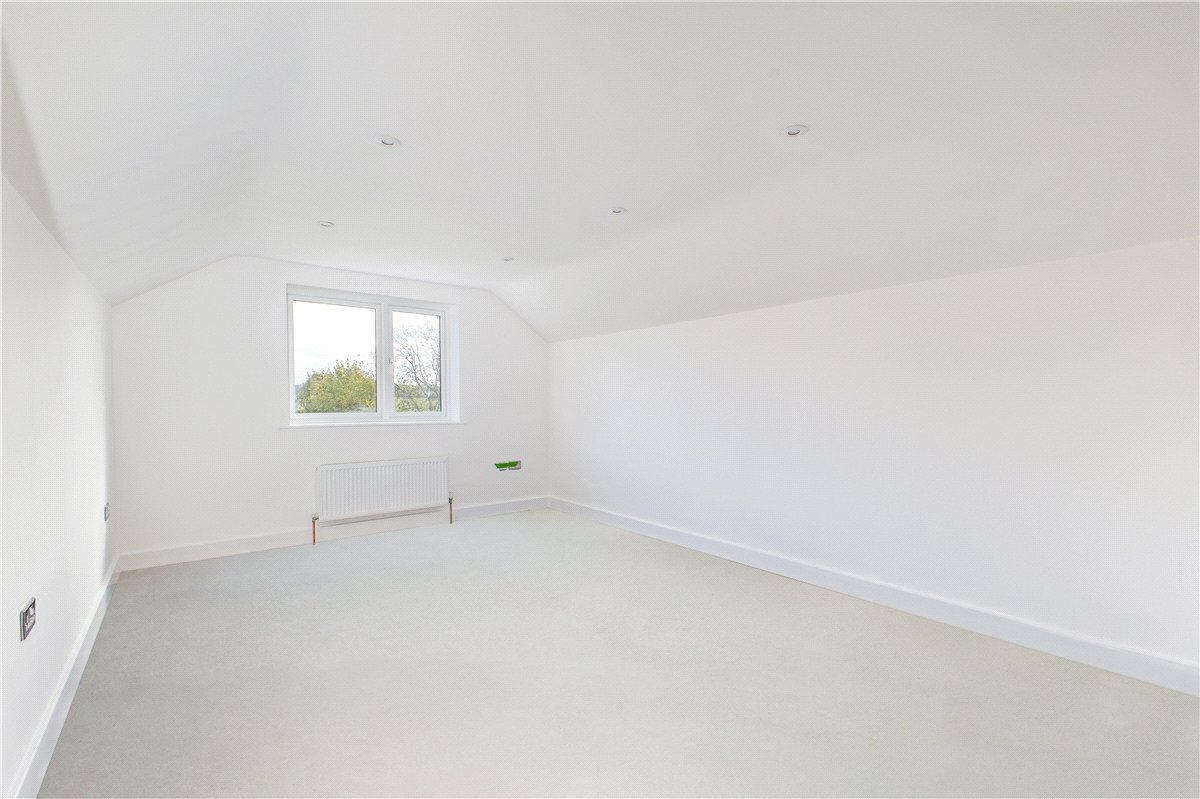 5 bedroom house, Manor Road, Sherborne St. John RG24 - Available