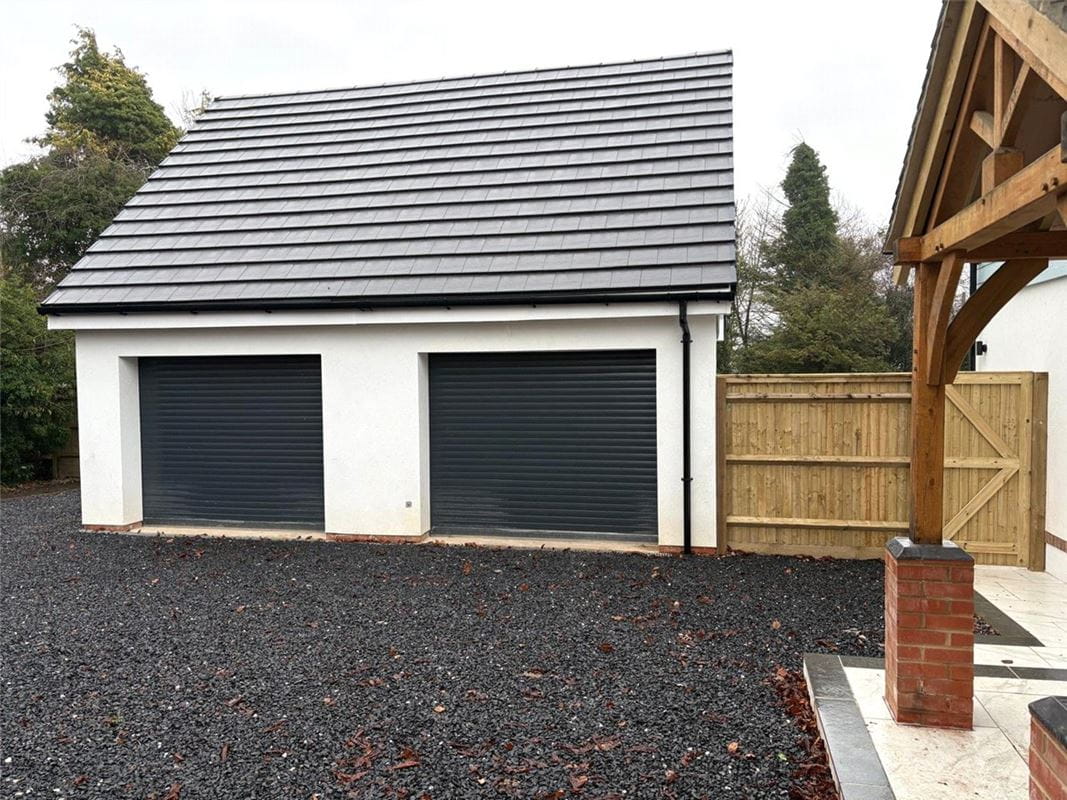 5 bedroom house, Manor Road, Sherborne St. John RG24 - Available