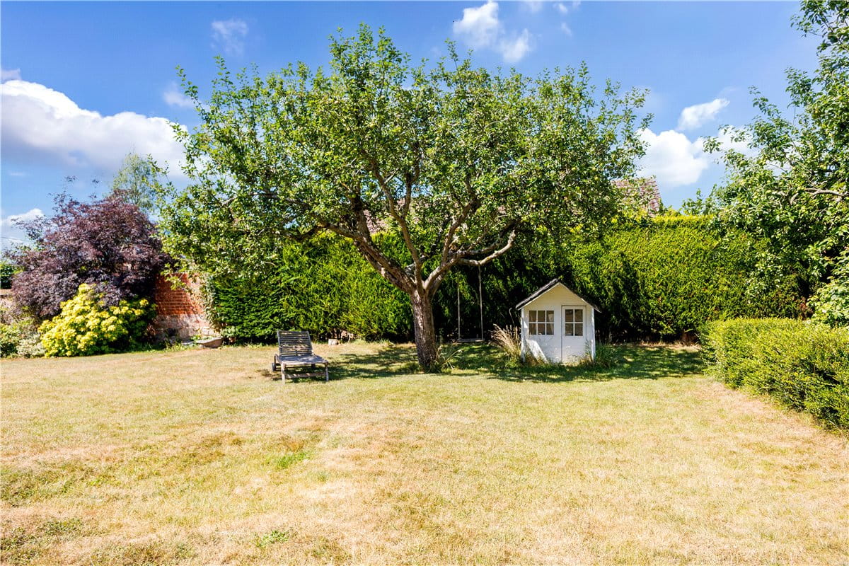 5 bedroom house, Honeystreet, Pewsey SN9 - Available