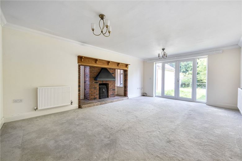5 bedroom house, Lake View, Calne SN11 - Available