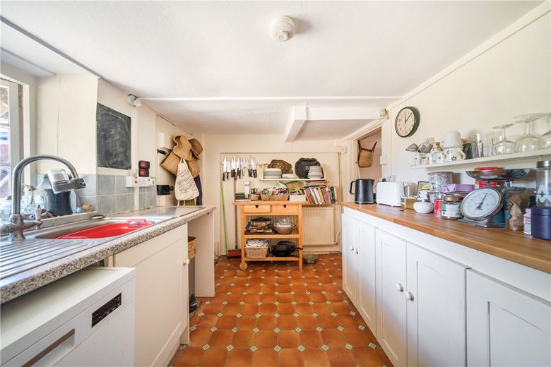 3 bedroom house, East Kennett, Marlborough SN8 - Available