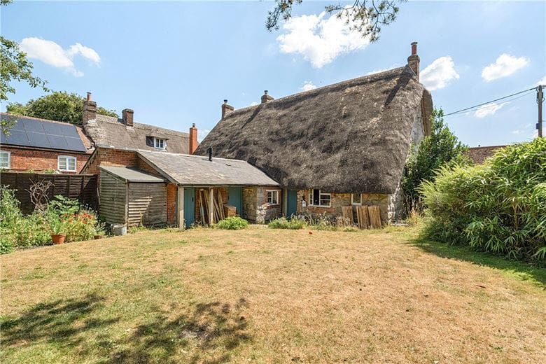 3 bedroom house, East Kennett, Marlborough SN8 - Available