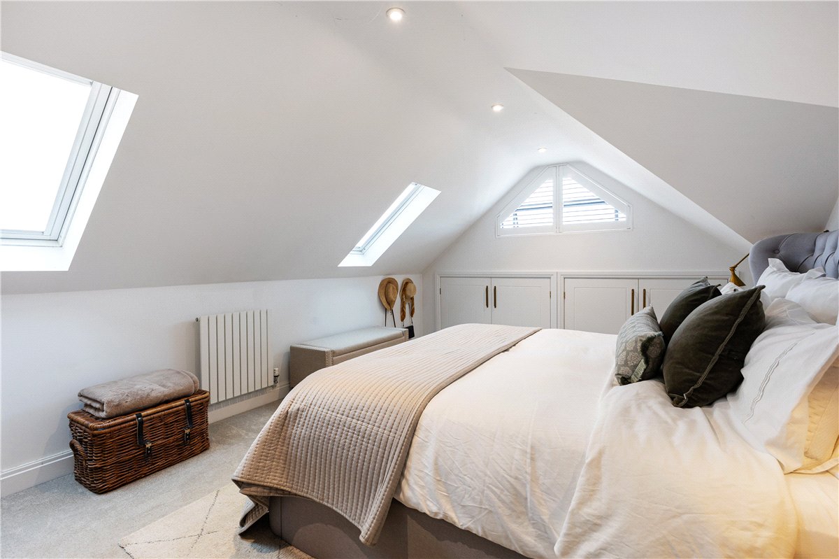 4 bedroom house, Blowhorn Street, Marlborough SN8 - Available