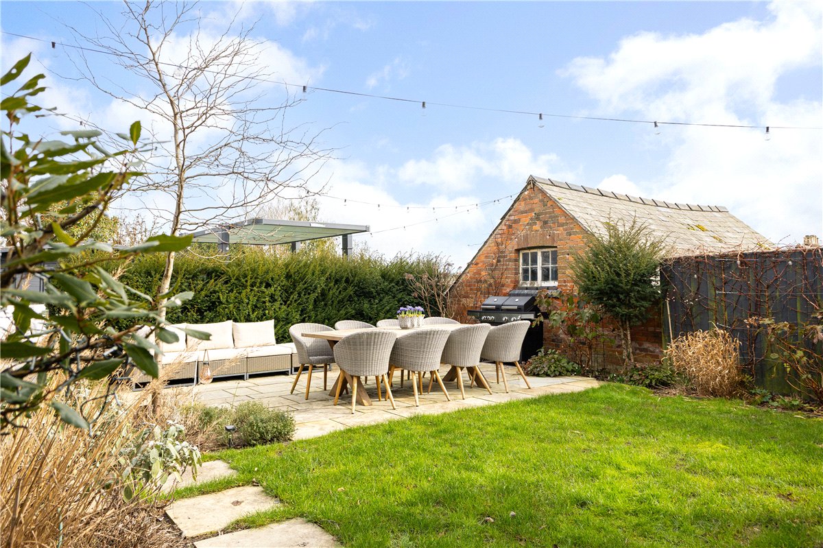 4 bedroom house, Blowhorn Street, Marlborough SN8 - Available