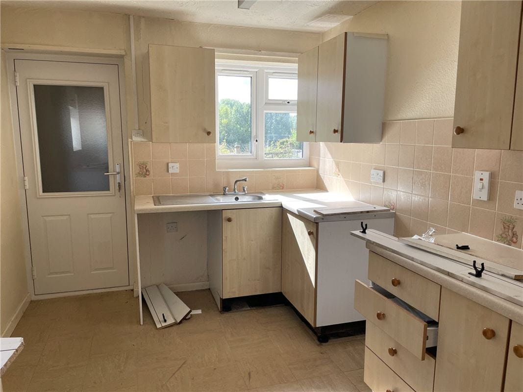 2 bedroom bungalow, Broadfields, Pewsey SN9 - Sold STC