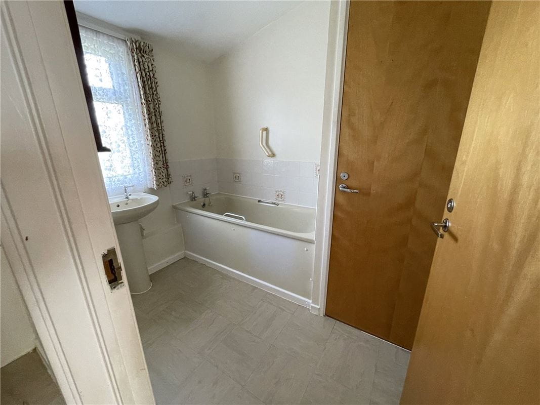 2 bedroom bungalow, Manton Close, Manton SN8 - Sold STC