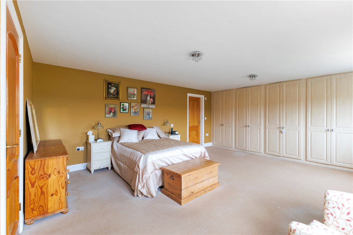 6 bedroom house, The Barton, Clyffe Pypard SN4 - Available