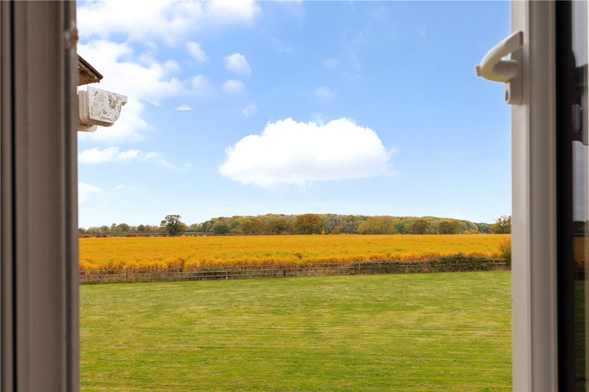 6 bedroom house, The Barton, Clyffe Pypard SN4 - Available