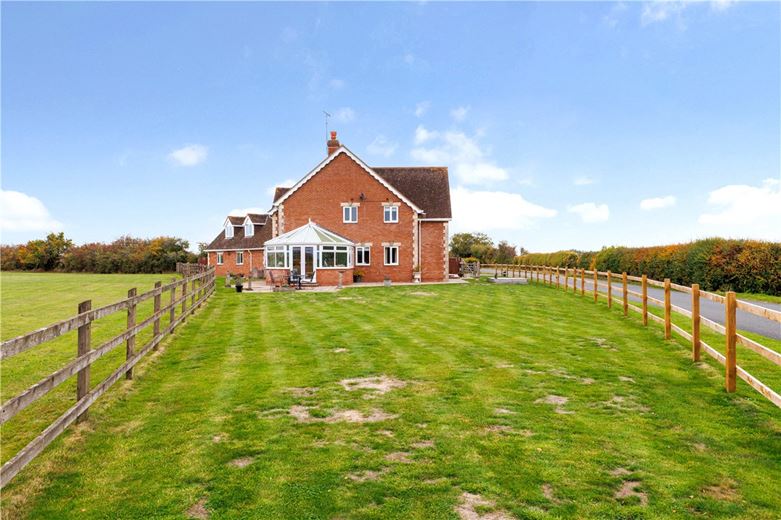 6 bedroom house, The Barton, Clyffe Pypard SN4 - Available