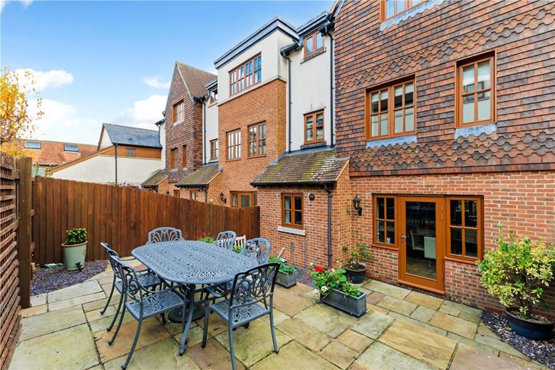 4 bedroom house, Cromwell Court, Marlborough SN8 - Available