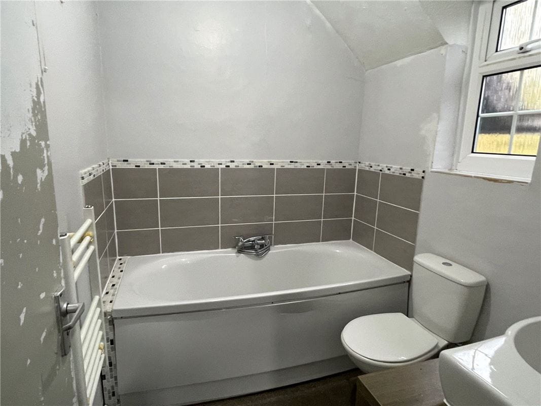 3 bedroom house, Beckhampton Road, Avebury Trusloe SN8 - Available