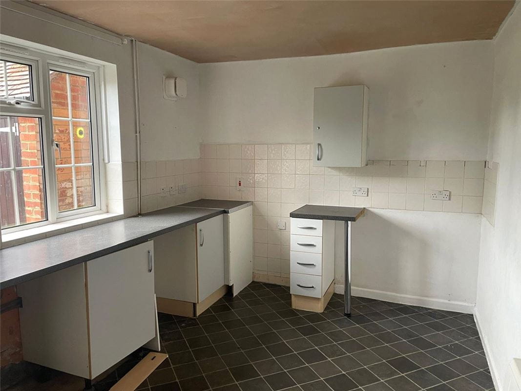 3 bedroom house, Beckhampton Road, Avebury Trusloe SN8 - Available