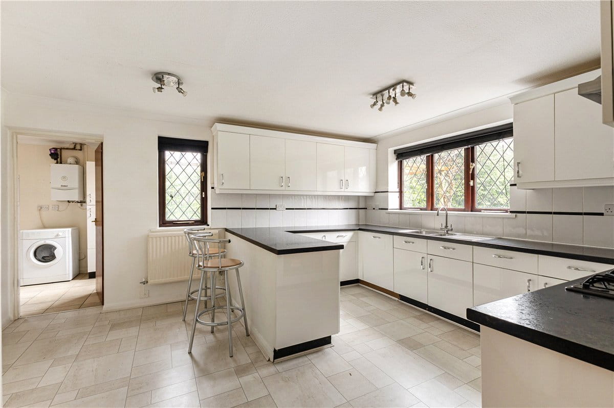 4 bedroom house, Manor Park, South Marston SN3 - Available