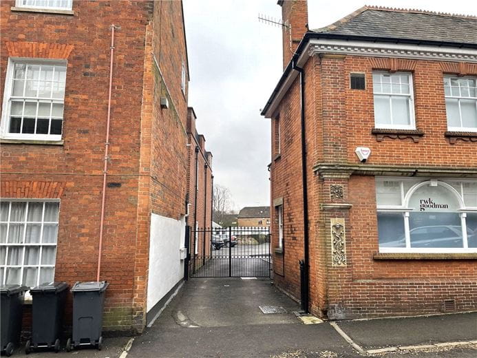  bedroom , The Parade, Marlborough SN8 - Sold