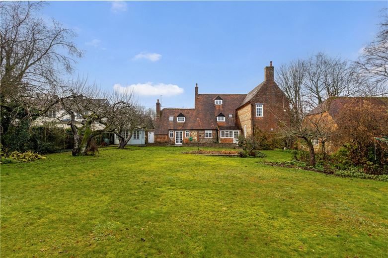 6 bedroom house, Farm Lane, Aldbourne SN8 - Available