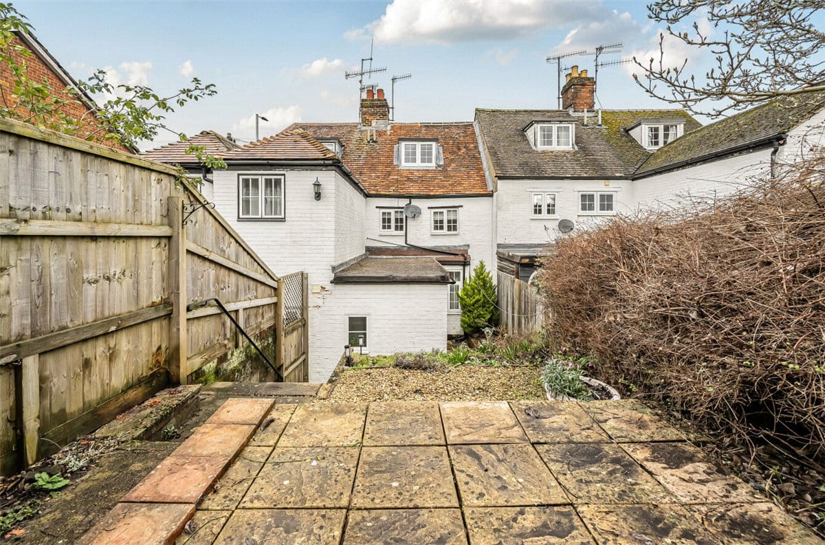 2 bedroom house, London Road, Marlborough SN8 - Available