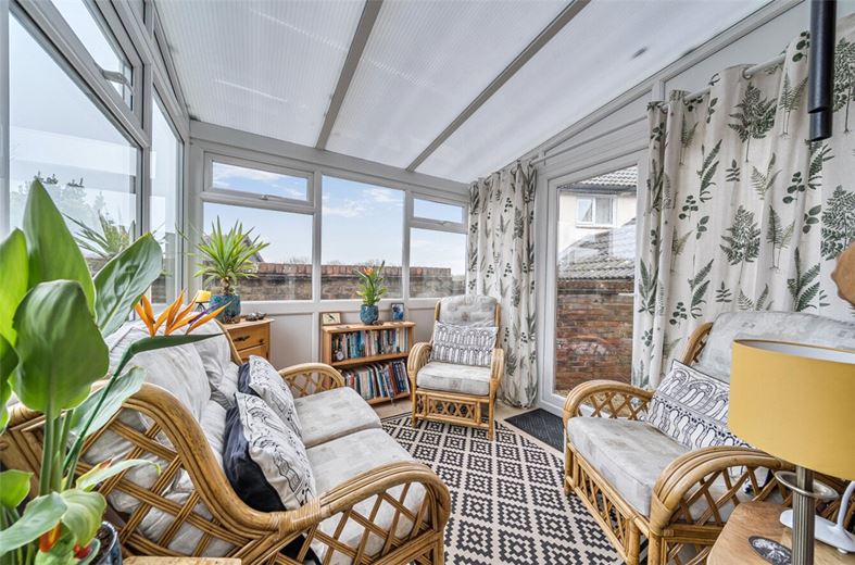 3 bedroom house, Squires Hill Close, Woodshaw SN4 - Available