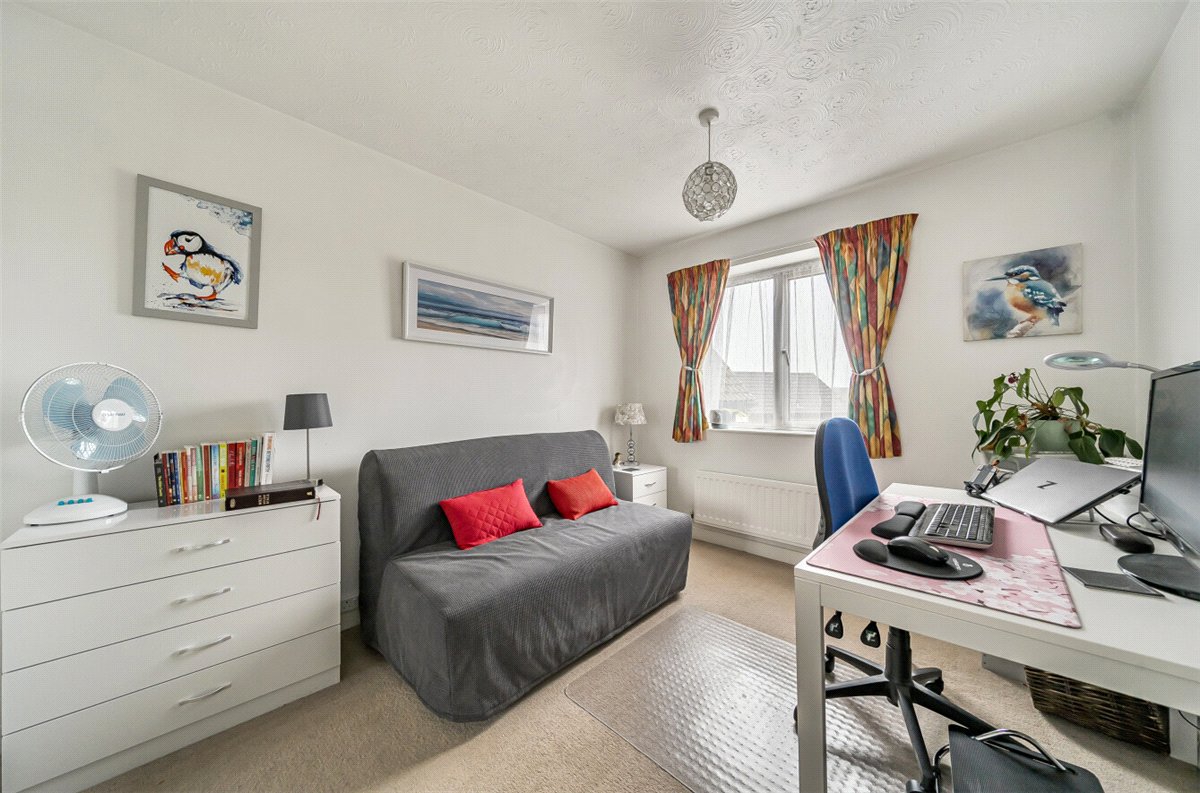 3 bedroom house, Squires Hill Close, Woodshaw SN4 - Available