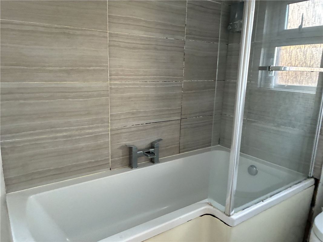 3 bedroom house, Burbage Road, Easton Royal SN9 - Available