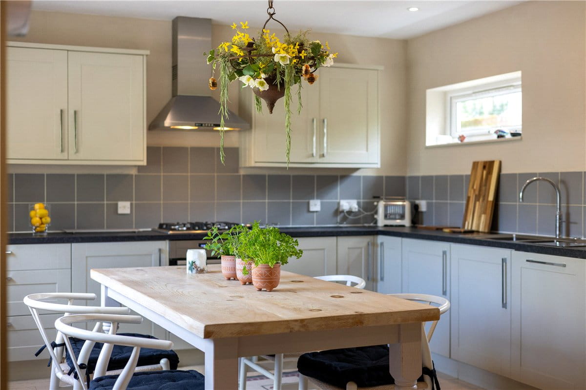 5 bedroom house, Bridge Street, Manton SN8 - Available