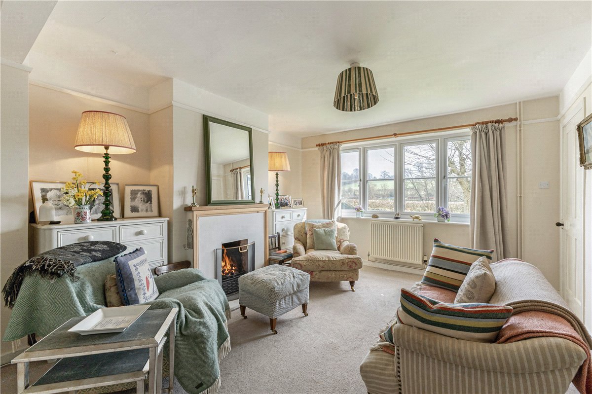 3 bedroom house, Church Street, Great Bedwyn SN8 - Available