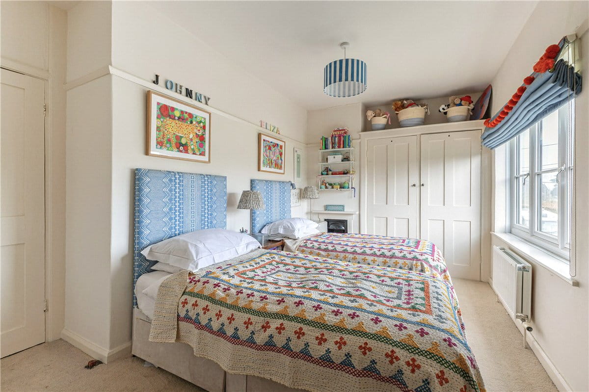 3 bedroom house, Church Street, Great Bedwyn SN8 - Available