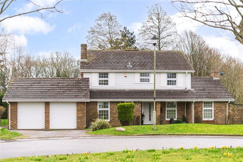 4 bedroom house, Brettingham Gate, Swindon SN3 - Available