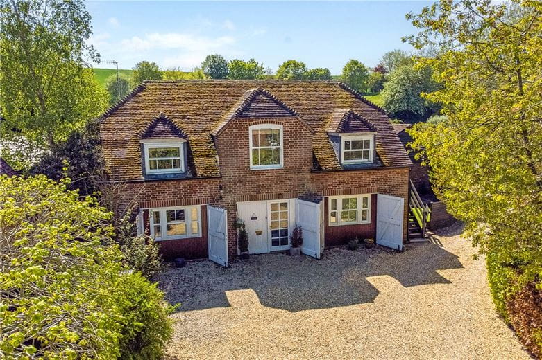 5 bedroom house, High Street, Manton SN8 - Available