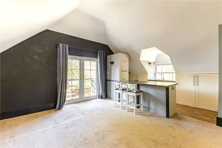 5 bedroom house, High Street, Manton SN8 - Available