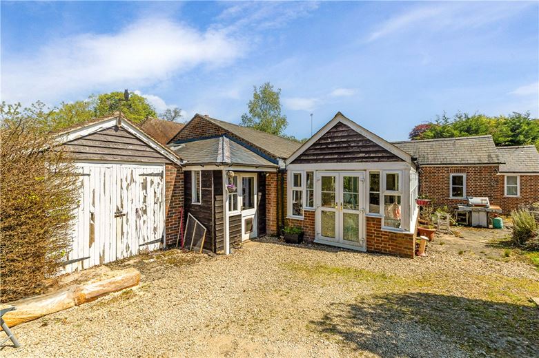 5 bedroom house, High Street, Manton SN8 - Available
