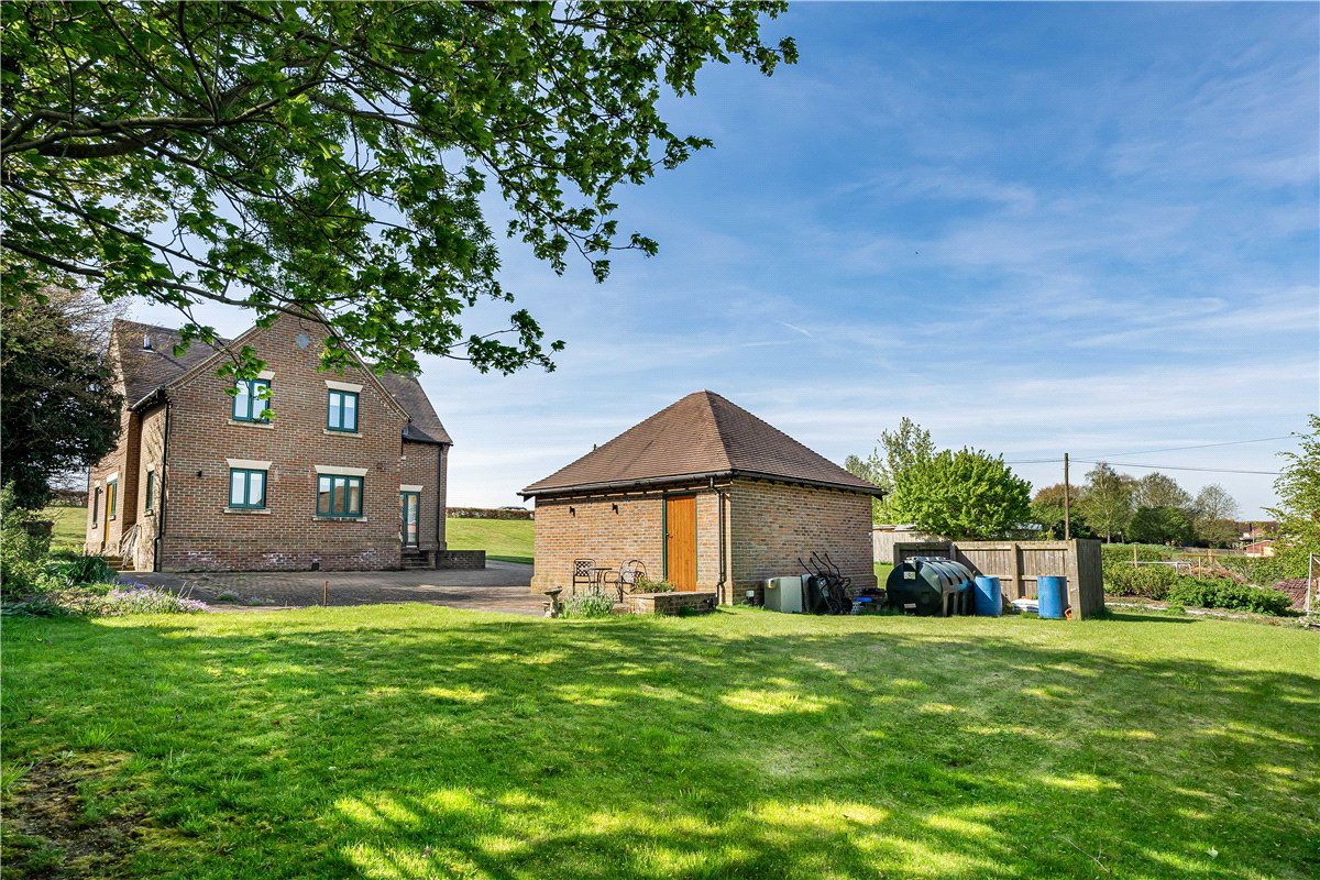4 bedroom house, Main Road, Cherhill SN11 - Available