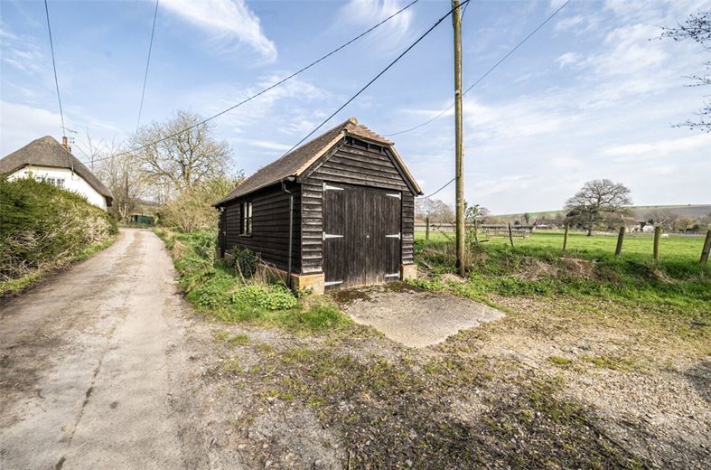 3 bedroom cottage, Brown's Lane, Alton Barnes SN8 - Available