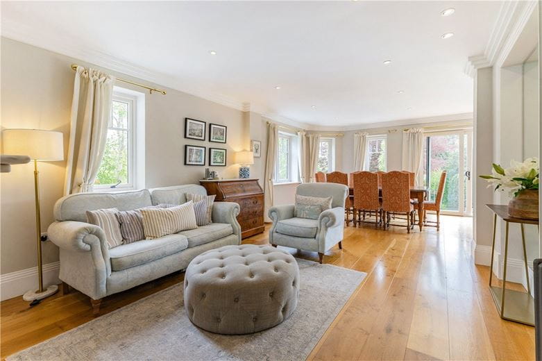 5 bedroom house, The Fairway, Devizes SN10 - Available