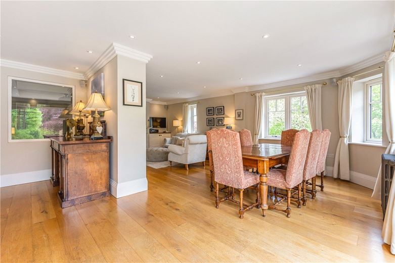5 bedroom house, The Fairway, Devizes SN10 - Available