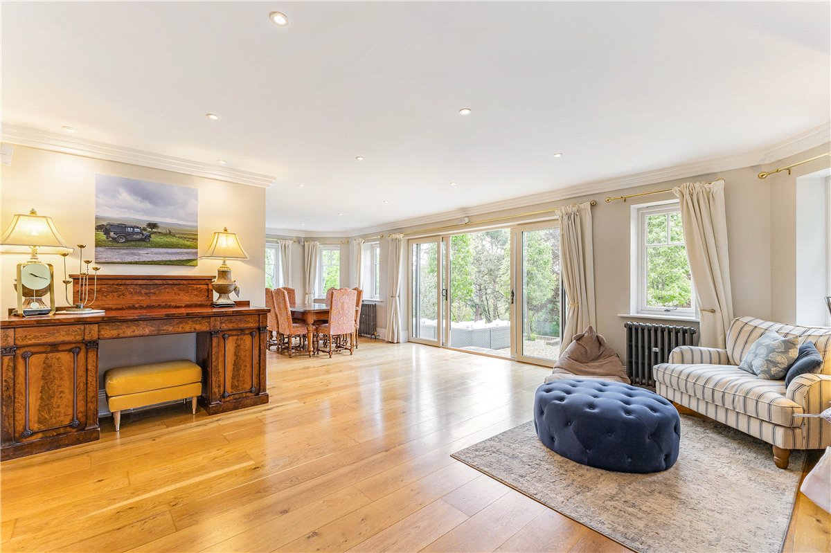 5 bedroom house, The Fairway, Devizes SN10 - Available