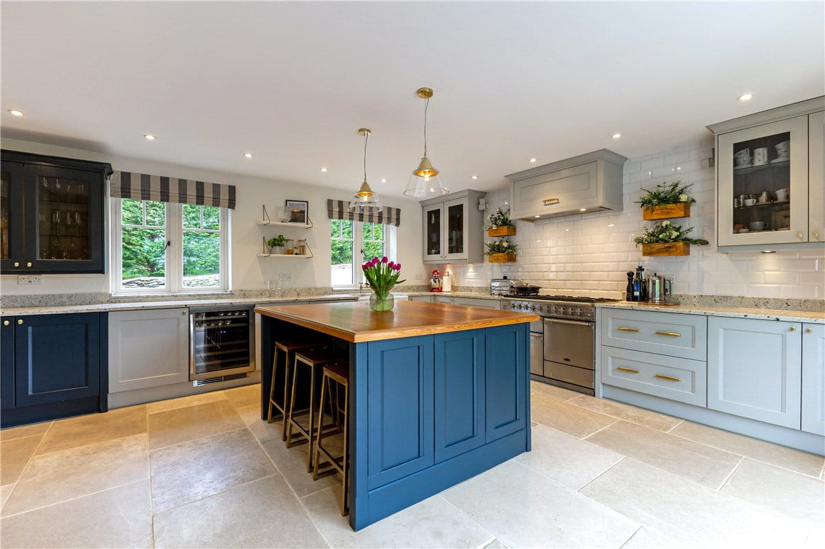5 bedroom house, The Fairway, Devizes SN10 - Available