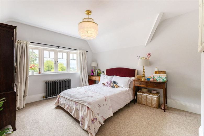 5 bedroom house, The Fairway, Devizes SN10 - Available
